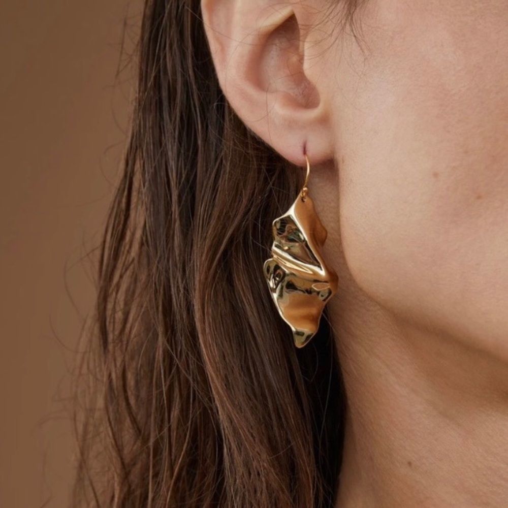 ALEXIS BITTAR Gold Crumpled Wire Drop Earrings - Picture 10 of 13